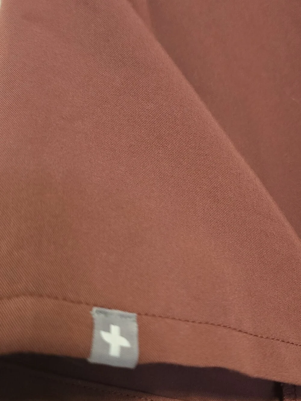 FIGS Burgundy Scrub Set - Casma 3-Pocket Top (M) & Livingston Pants (S) - Picture 5 of 10